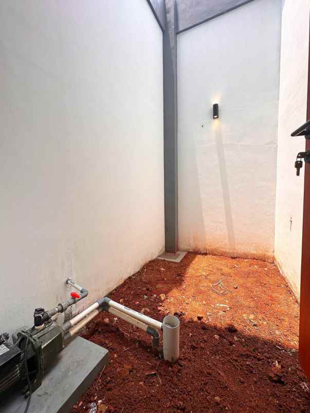 dijual rumah jl raya mabes hankam