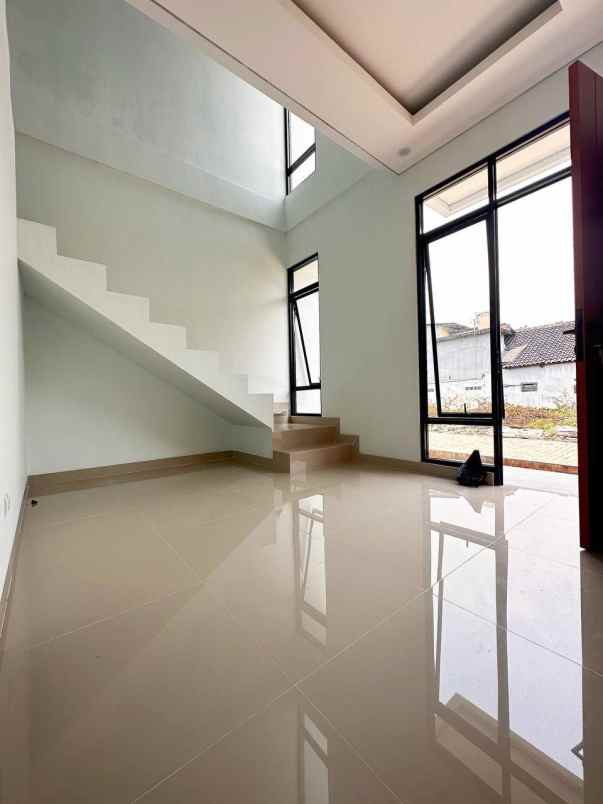 dijual rumah jl raya mabes hankam