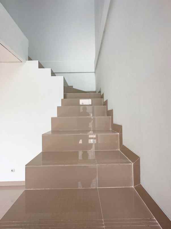 dijual rumah jl raya mabes hankam