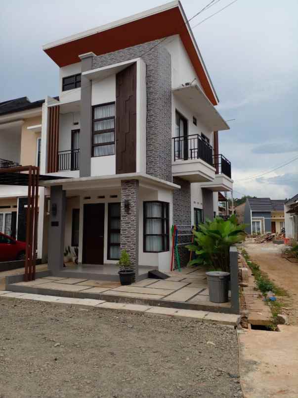 dijual rumah jl raya pagedangan cicayur