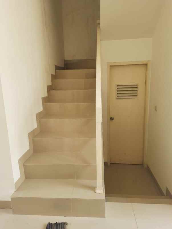 dijual rumah jl raya pagedangan cicayur