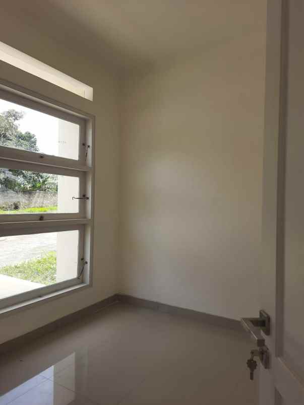 dijual rumah jl raya pagedangan cicayur