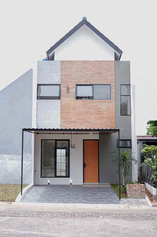 dijual rumah jl raya ujung aspal