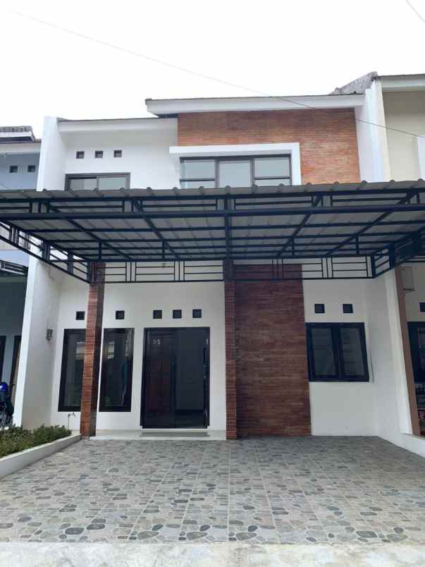 dijual rumah jl raya ujung aspal