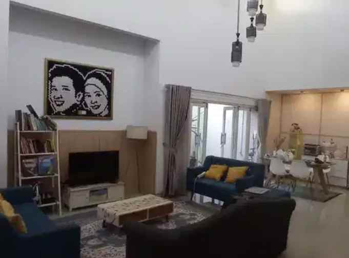 dijual rumah jl saturnus margahayu raya