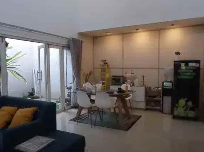 dijual rumah jl saturnus margahayu raya