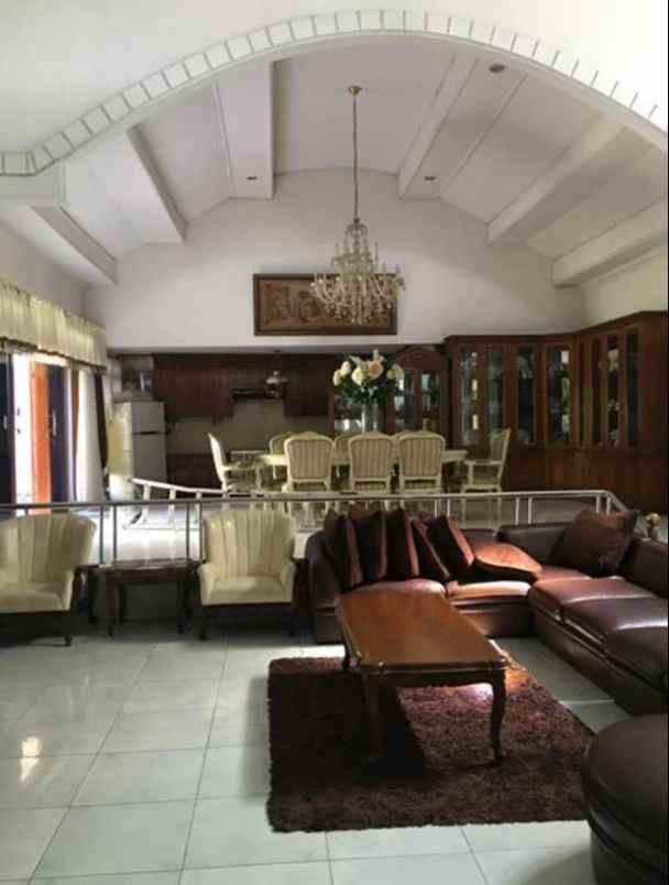 dijual rumah jl suryadarma suryalaya