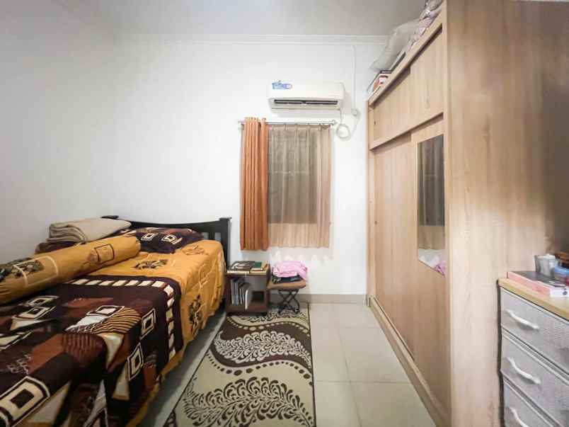 dijual rumah jl tanjung barat