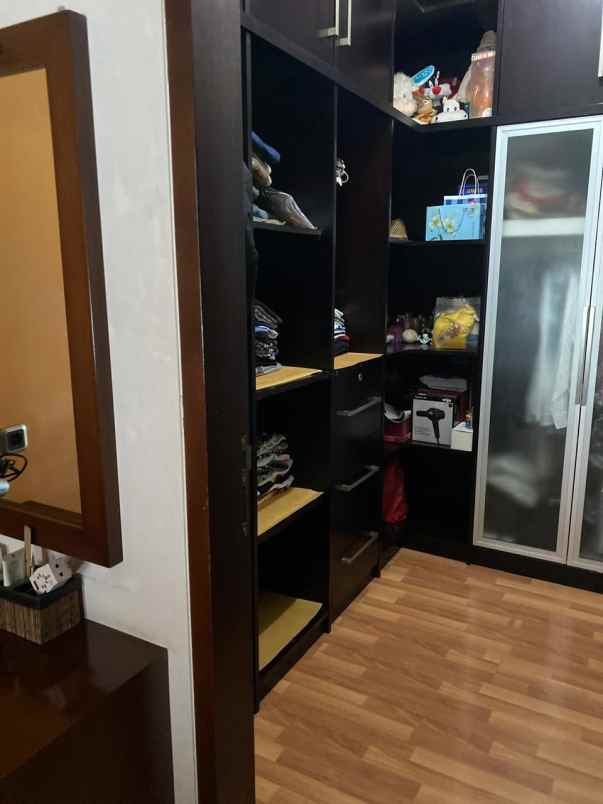 dijual rumah jl tubagus ismail alamanda