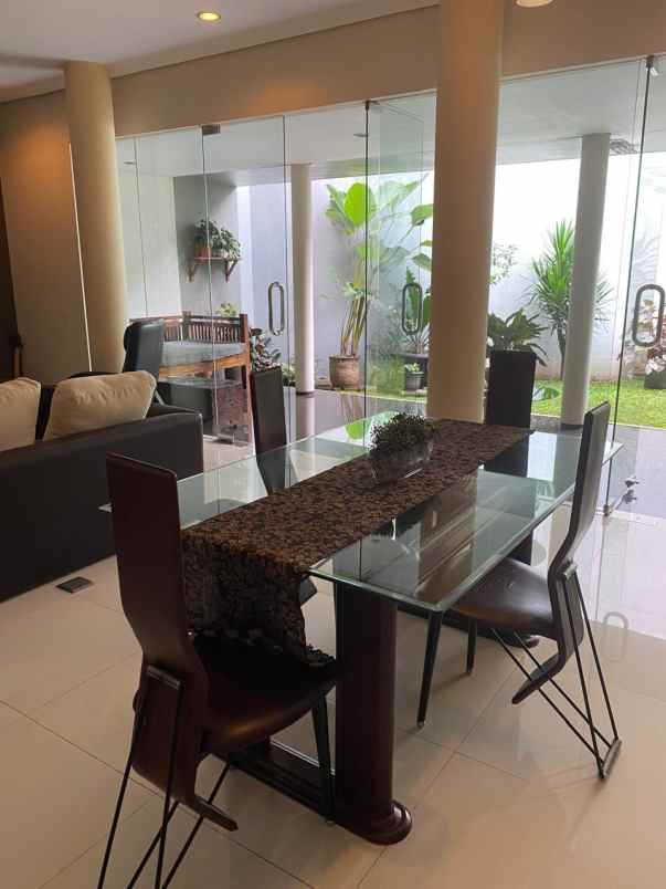 dijual rumah jl tubagus ismail alamanda