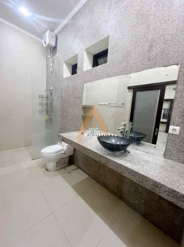 dijual rumah jl uluwatu