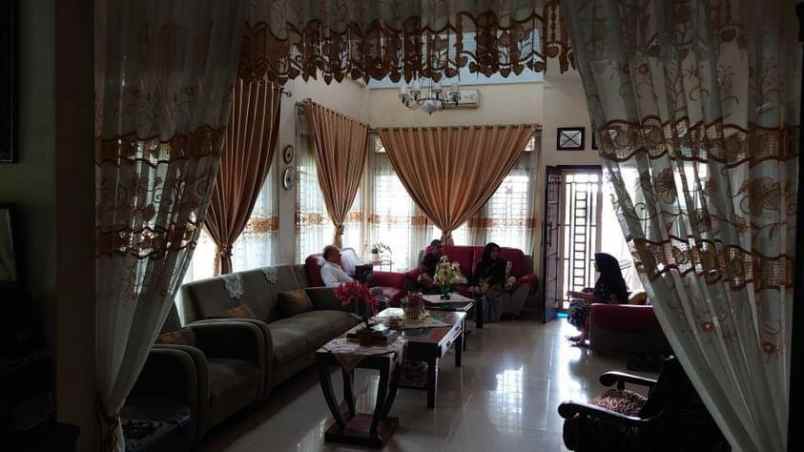dijual rumah jl usman siddik