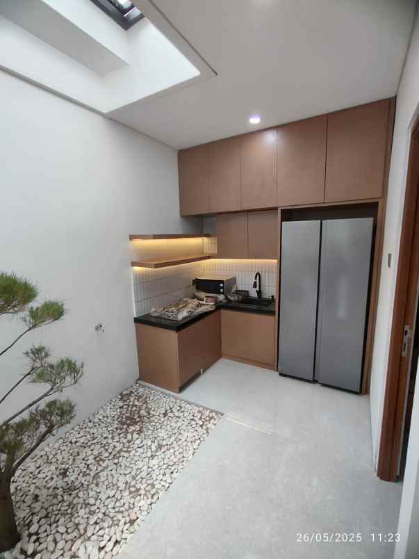 dijual rumah jlm raya limo depok