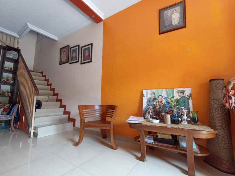 dijual rumah jln raya gdc depok