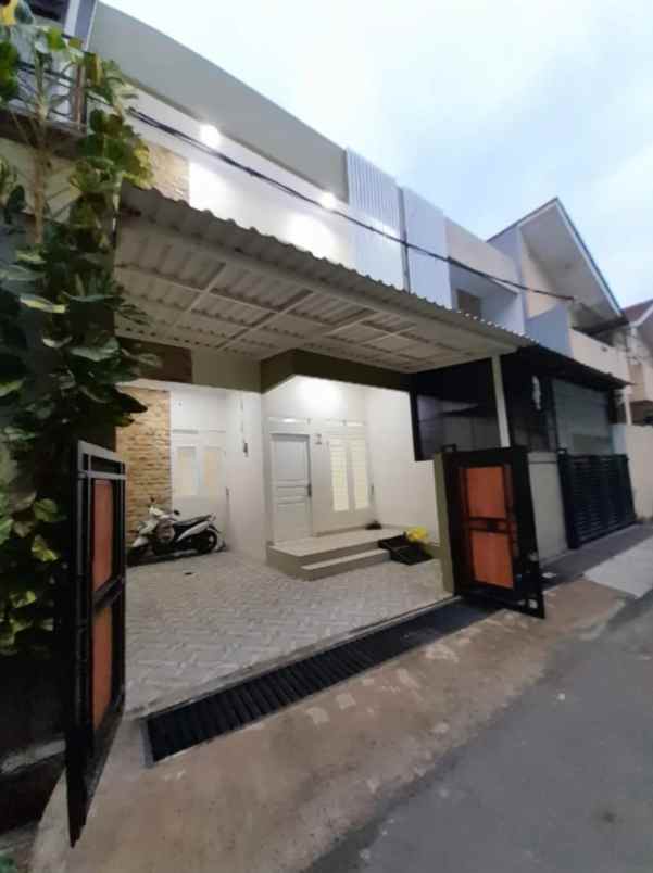 dijual rumah jln raya srengsemg sawah