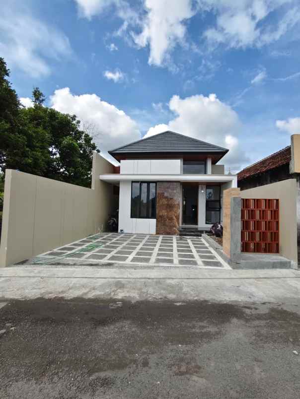 dijual rumah kaliurang km 10