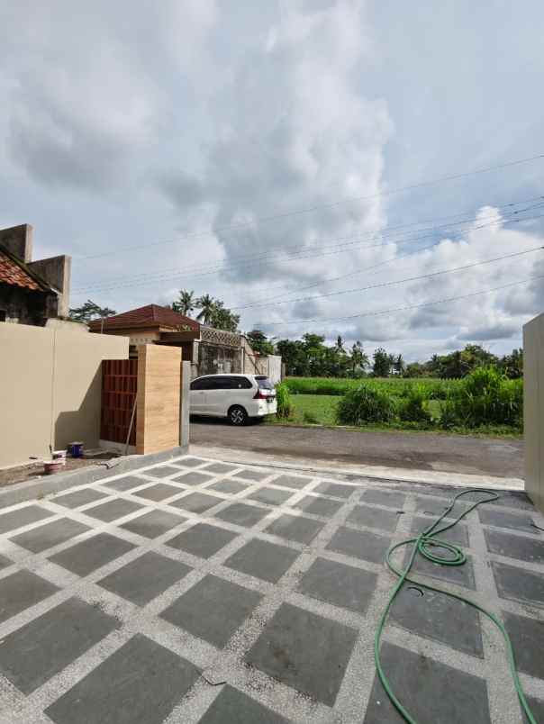 dijual rumah kaliurang km 10