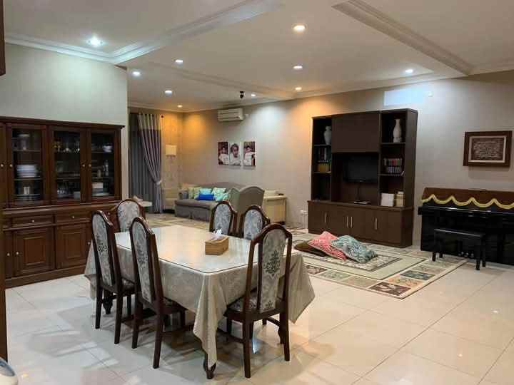 dijual rumah kebon kacang 6