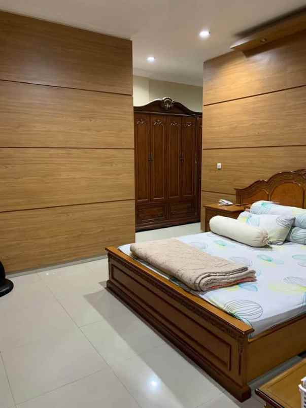 dijual rumah kebon kacang 6