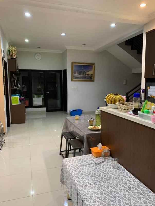 dijual rumah kebon kacang 6