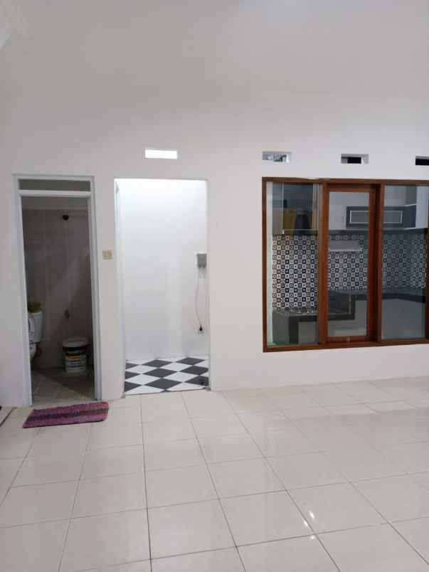 dijual rumah komplek bukit sariwangi