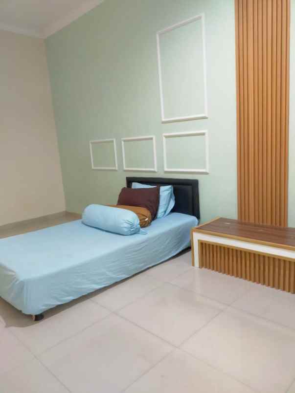 dijual rumah komplek cisaranten kulon