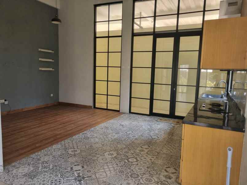 dijual rumah komplek golden park 2