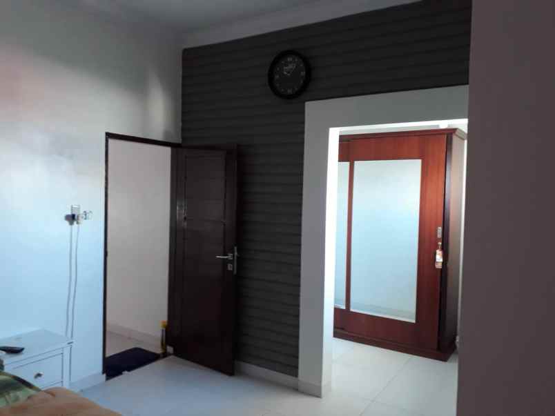 dijual rumah komplek j city metropolis iii