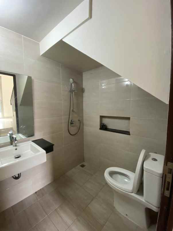 dijual rumah komplek jakapermai bekasi