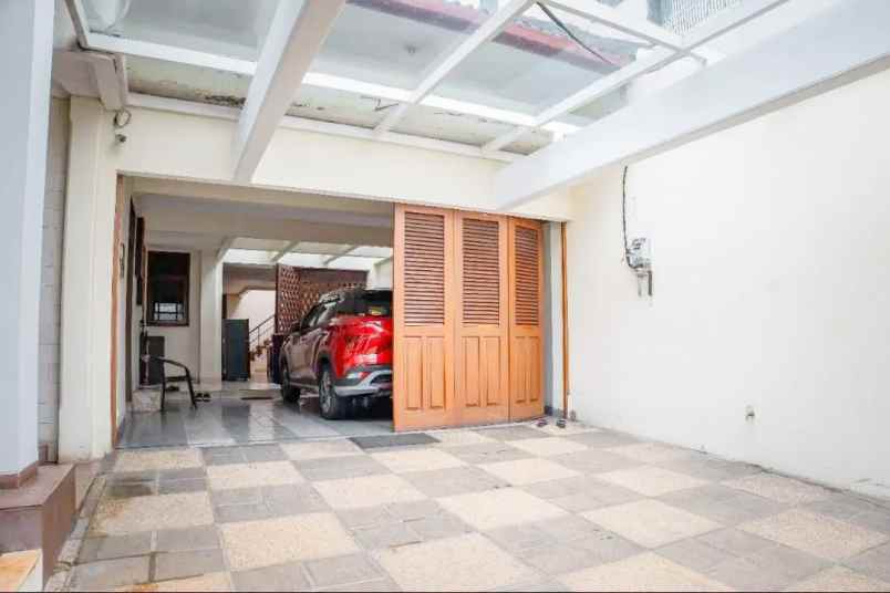 dijual rumah komplek kayu putih