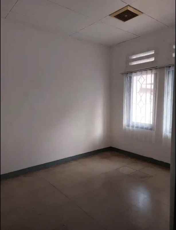 dijual rumah komplek kayu putih