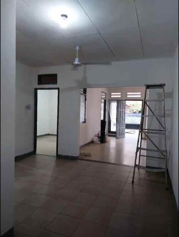 dijual rumah komplek kayu putih