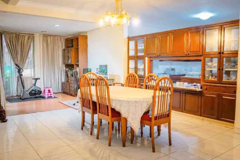 dijual rumah komplek kayu putih