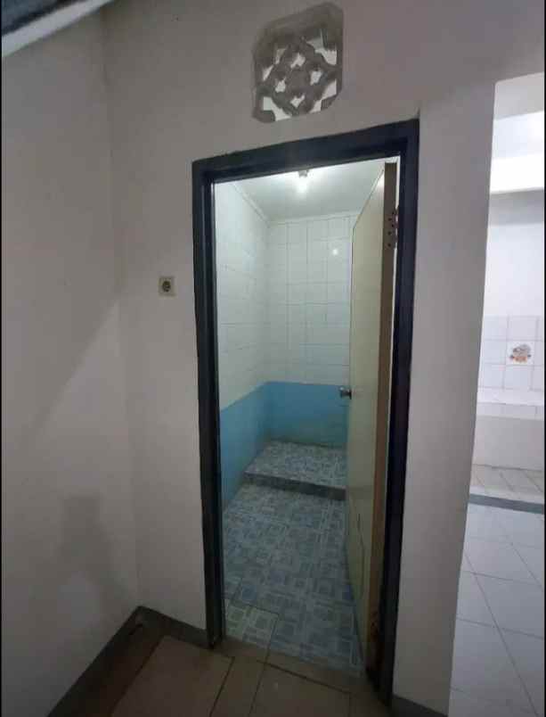 dijual rumah komplek kayu putih