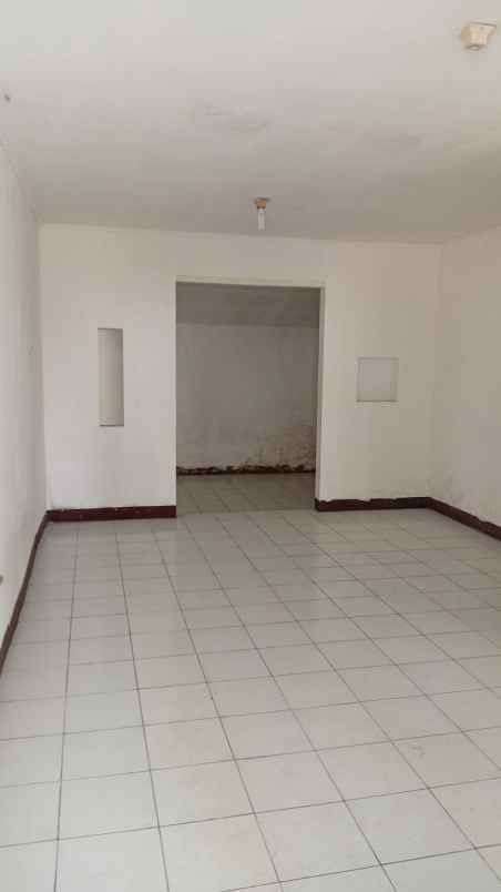 dijual rumah komplek logam margacinta