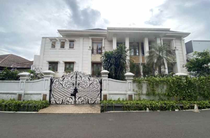 dijual rumah komplek mentri widya