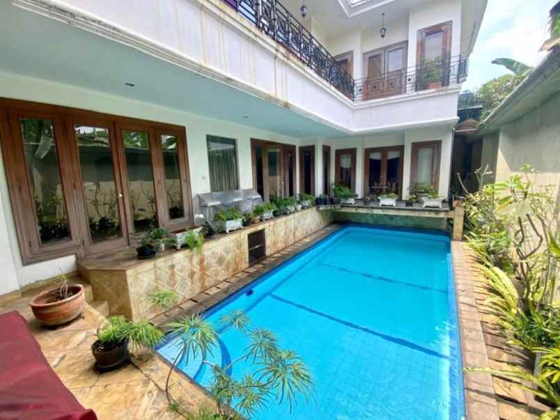 dijual rumah komplek mentri widya