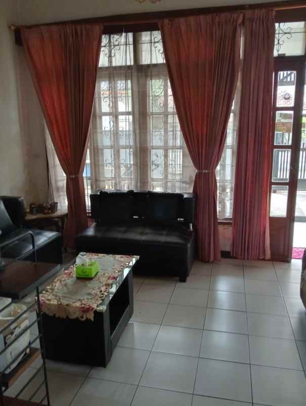 dijual rumah komplek sekelimus buahbatu