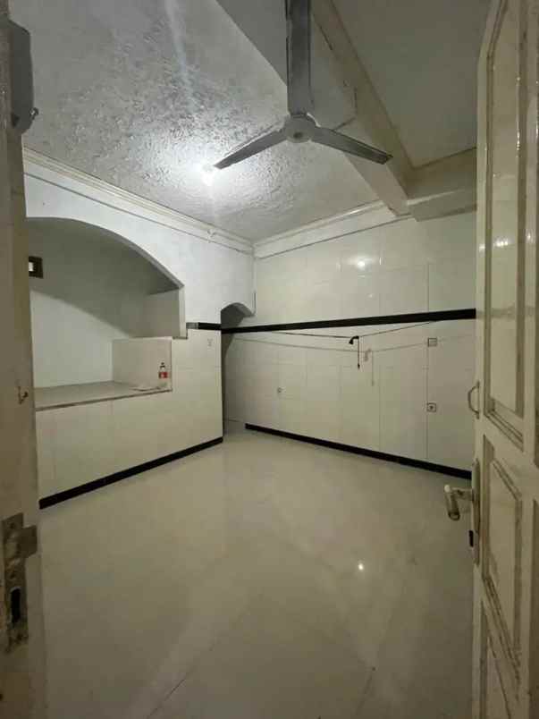 dijual rumah kost aman nyaman pusat kota di petojo