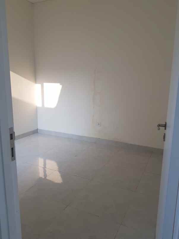 dijual rumah lavon swancity cluster