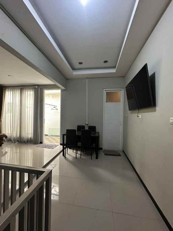 dijual rumah lokasi poros jalan raya sawojajar