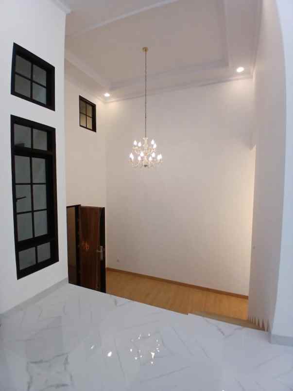 dijual rumah mampang depok