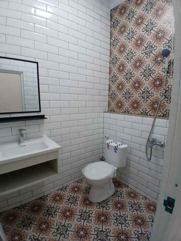 dijual rumah mampang depok