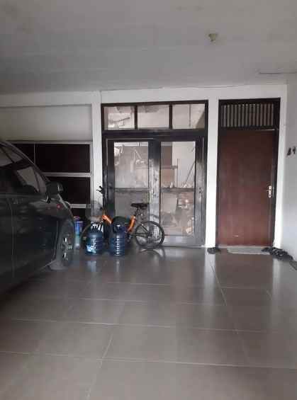 dijual rumah manyar jaya