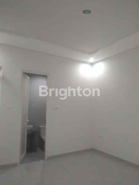 dijual rumah manyar tirtoyoso