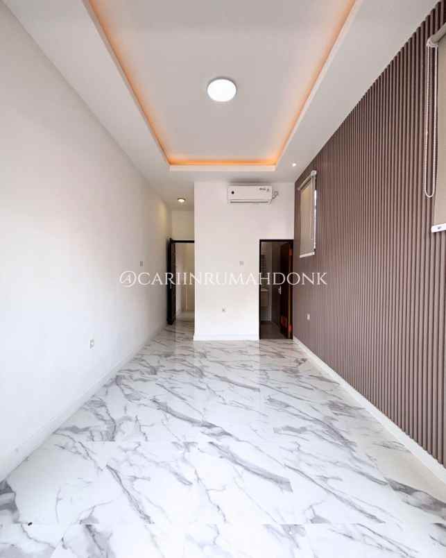 dijual rumah manyar tirtoyoso