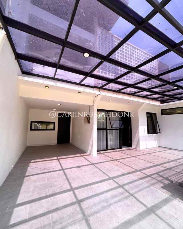 dijual rumah manyar tirtoyoso