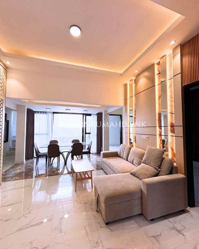 dijual rumah manyar tirtoyoso