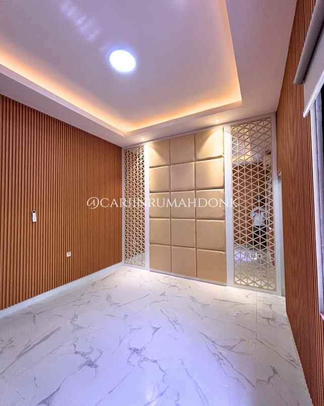 dijual rumah manyar tirtoyoso
