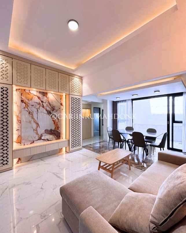 dijual rumah manyar tirtoyoso